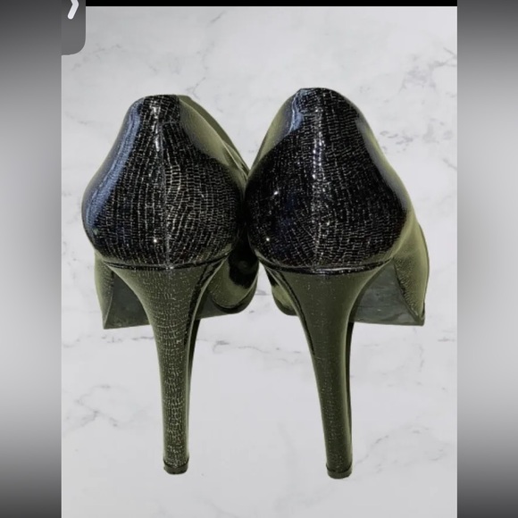 Gianni Bini Patent Leather Dark Green Heels - Picture 5 of 6